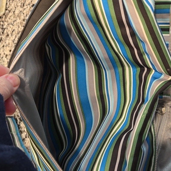 JU JU BE BETTER BEE STRIPED MESSANGER DIAPER BAG WITH CHANGING PAD. - Picture 10 of 11